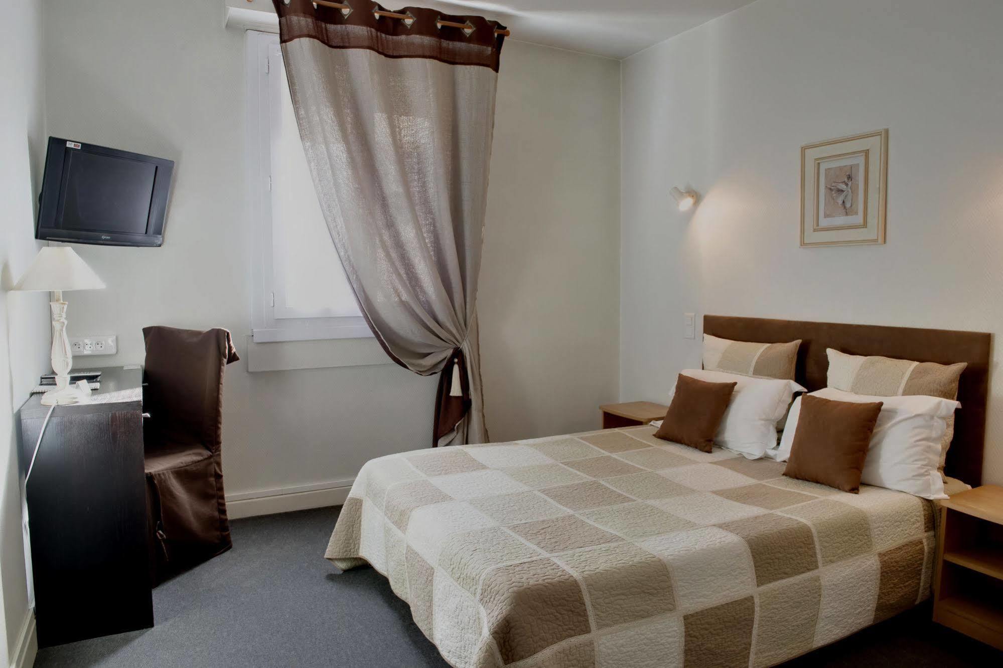 Logis Hotel Orly 阿莱斯 外观 照片